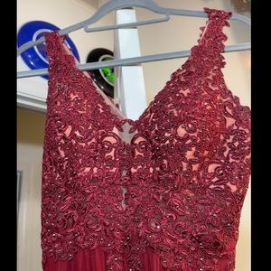 Only wore once, altered to fit my height (5’2ft).